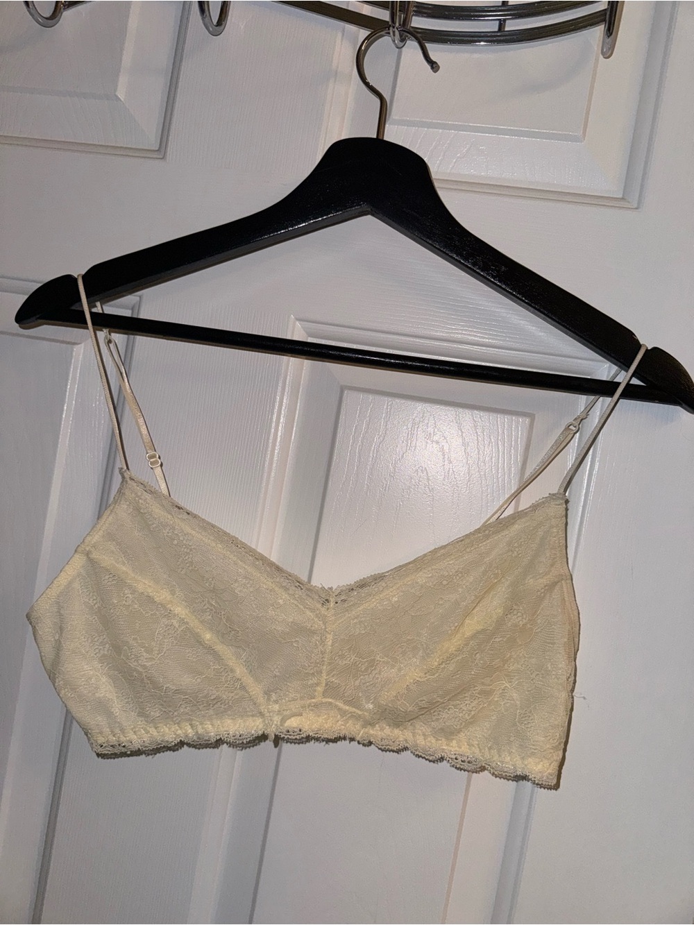 Urban Outfitters Lace Bralette in Cream, Size Large